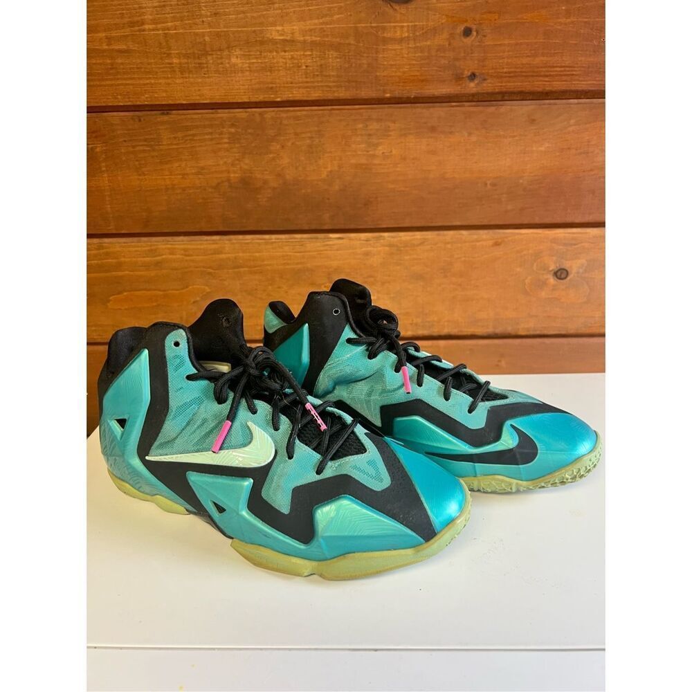 Nike LeBron 11 South  Beach (GS) Sz 6.5 Youth 621712-303